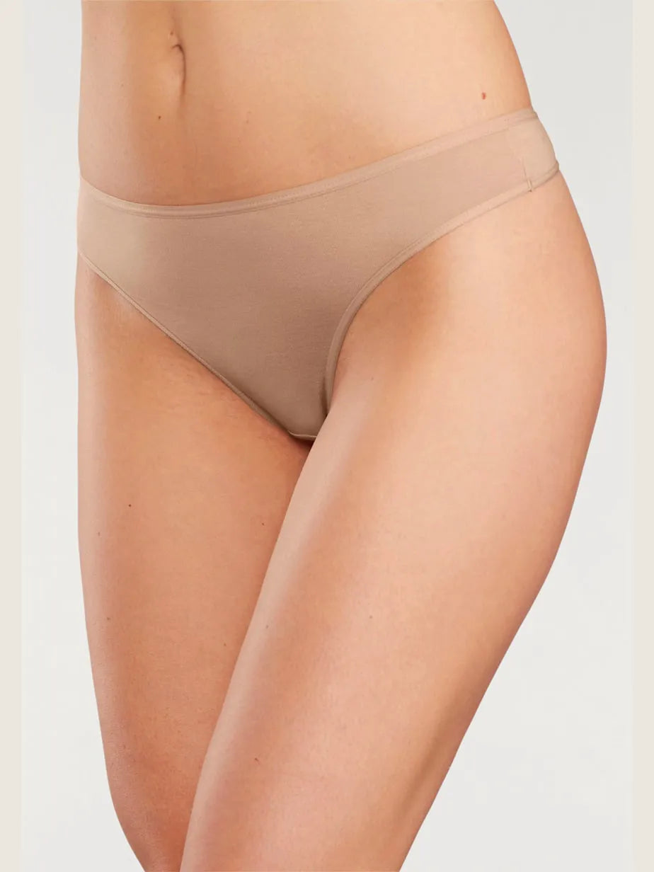 thong finishes elastic and plates with the waist and to the cut-outs