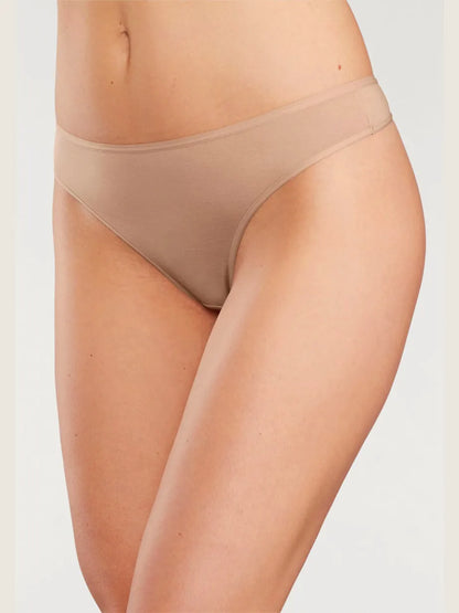 thong finishes elastic and plates with the waist and to the cut-outs