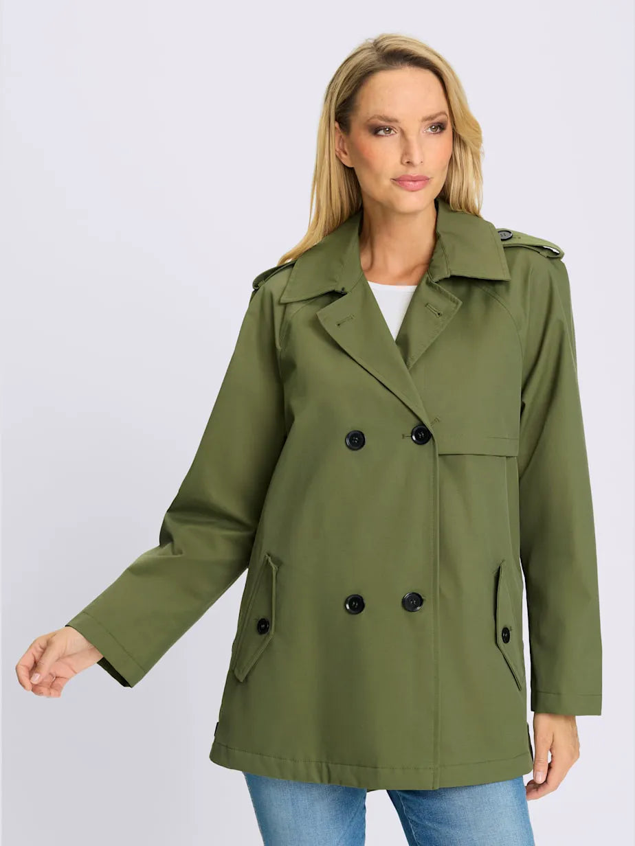 Trench-coat long with collar with revers and pockets.