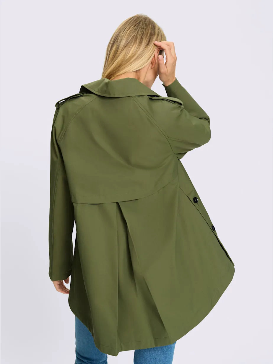 Trench-coat long with collar with revers and pockets.