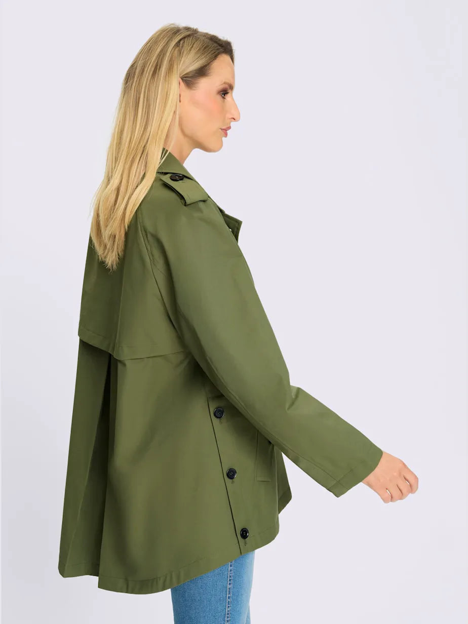 Trench-coat long with collar with revers and pockets.