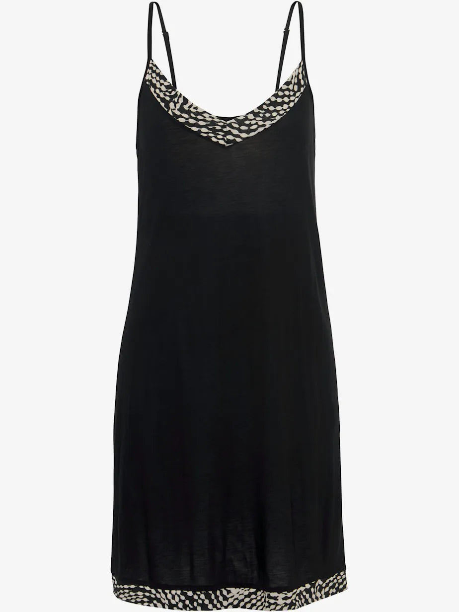 negligee short with bordure contrast with patterns on neckline in v