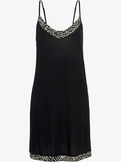 negligee short with bordure contrast with patterns on neckline in v